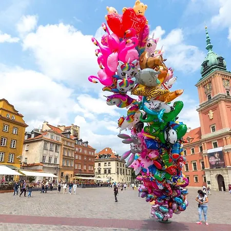 Royal Castle Square Old Town Apartment *