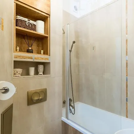 Royal Castle Square Old Town Apartment