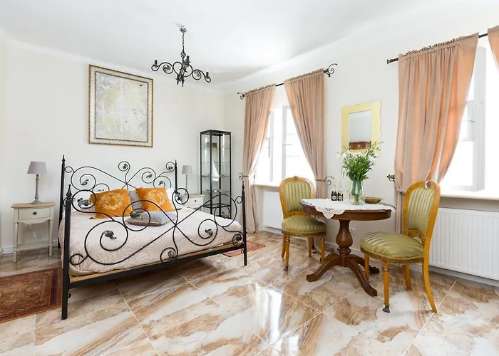 Royal Castle Square Old Town شقة *